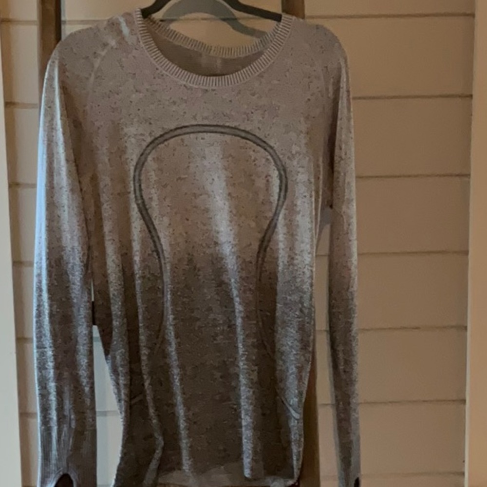 Lululemon top